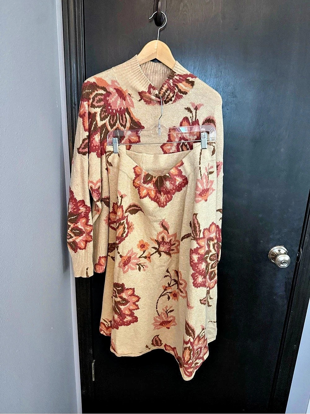 Lauren Conrad Floral Knit Sweater and skirt matching Set in Beige & Pink